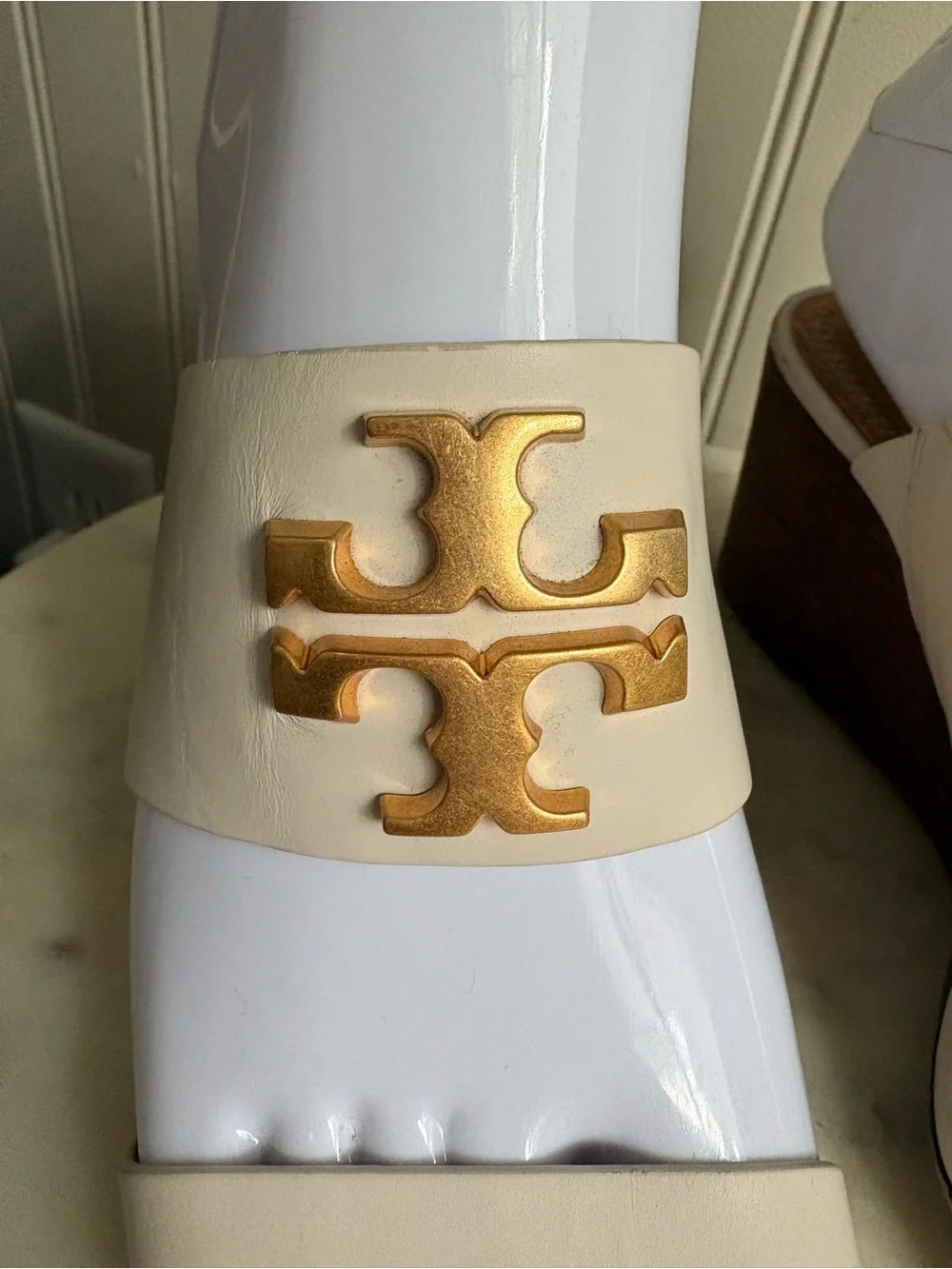 Tory Burch Everly Leather Wedges Heels Women’s 5 White & Gold Formal Wedding EUC